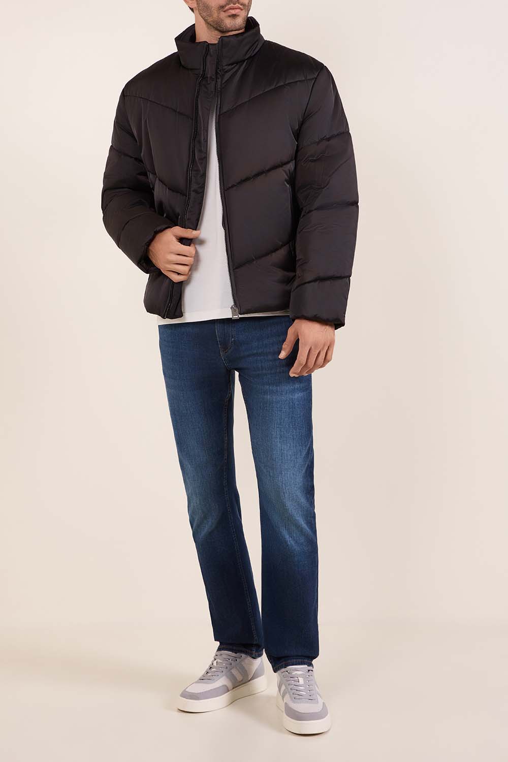 תמונת כל הלוק של מעיל פוך